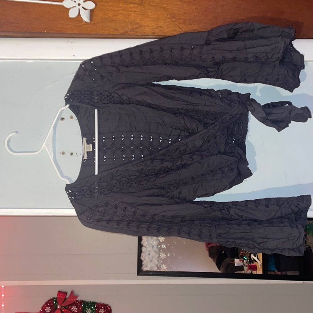 XS v cut blouse